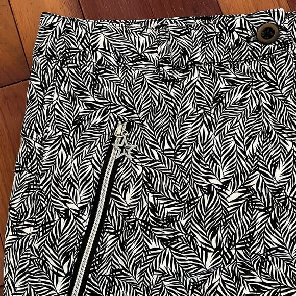 Swing Out Sister Black White Leaves Golf Skirt Size 8 Athletic Skort Preppy - Picture 2 of 8